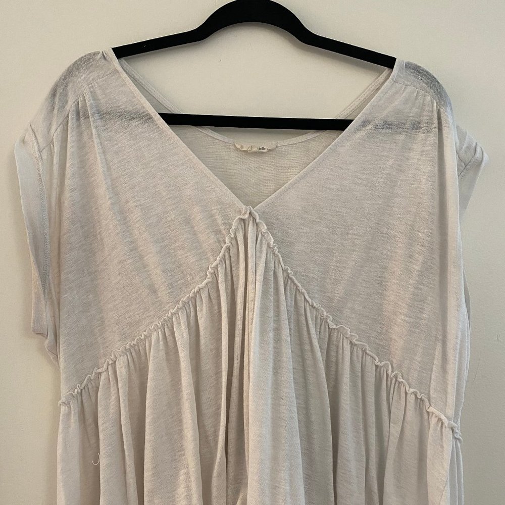 🦋Jella C White Flowy Tee